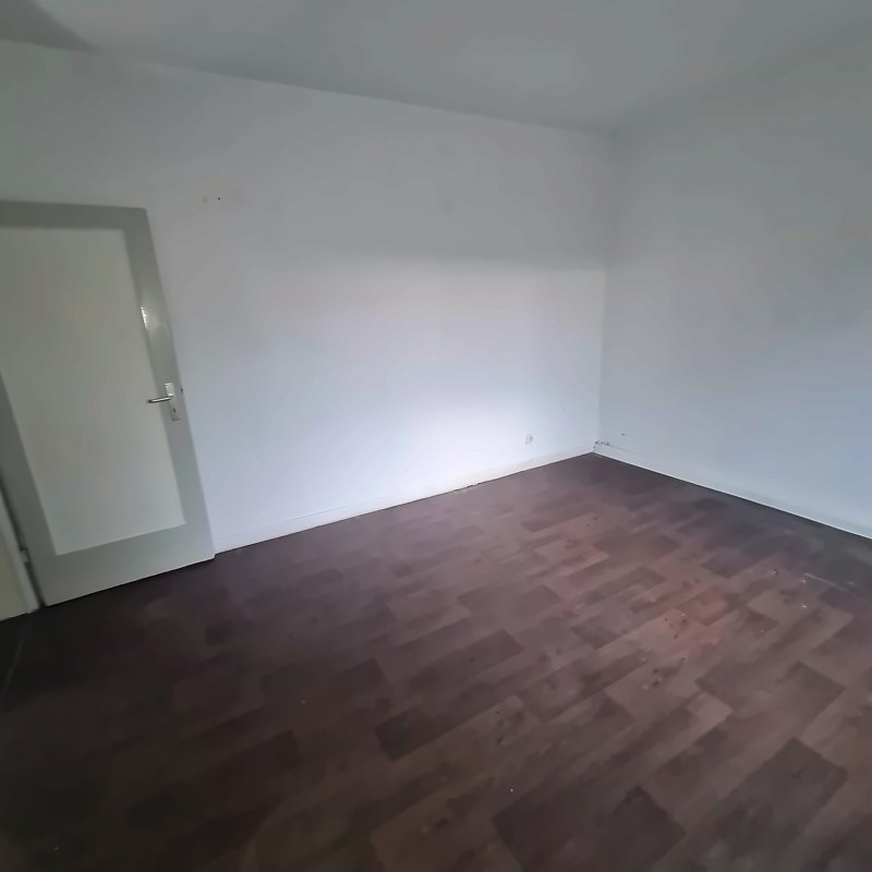 Leeres Zimmer nach der Haushaltsauflösung